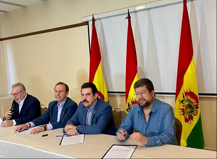 Samuel Doria Medina, Manfred Reyes Villa y Jorge Tuto Quiroga, firman el "Acuerdo por el bien común de Bolivia"