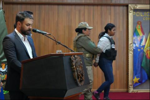 Presentan a la madre que desapareció con sus dos hijos en La Paz