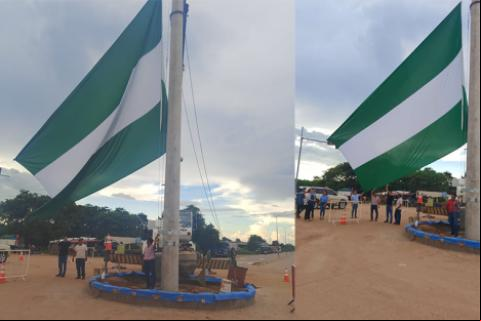 Bandera cruceña gigante flamea en San José de Chiquitos