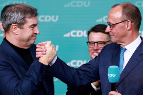 Merz y Soeders se estrechan la mano /EFE