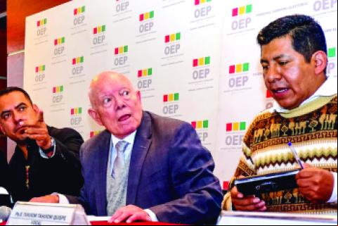 Los vocales Francisco Vargas, Óscar Hassenteufel y Tahuichi Tahuichi
