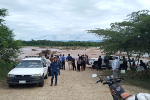 Muchas personas llegaron hasta las orillas del río Surutú. Foto. Soledad Prado