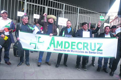 Representantes de los municipios también exigieron la aprobación de créditos internacionales a la Asamblea Legislativa Plurinacional
