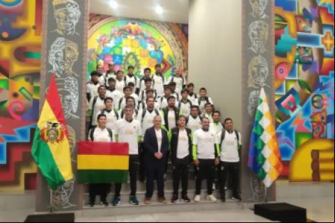 La Sub-17 en la Casa Grande del Pueblo.