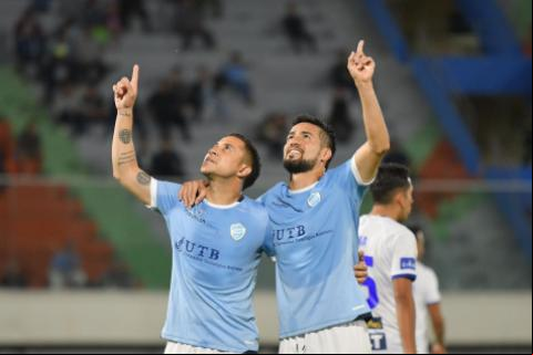 Ortega y Ramallo festejan el primer gol. APG