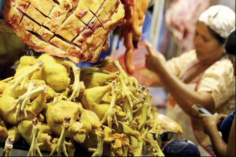 El pollo es uno de los productos cuyo precio es volátil. Foto: Ricardo Montero