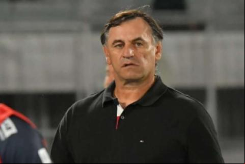 Carlos Bustos, DT del Tigre.