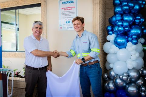  Itacamba entrega centro en Yacuses