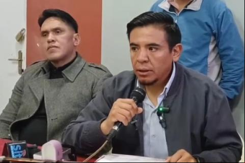 Rodolfo Avilés, presidente del Concejo Municipal de Sucre en rueda de prensa