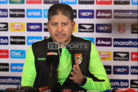 Óscar Villegas, DT de la Selección boliviana . Foto. Fuad Landívar 