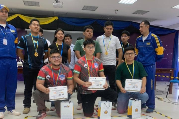 Un estudiante de coolegio y dos universitarios subieron al podio del evento