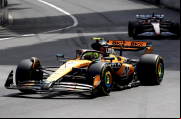 El McLaren conducido por Norris en plena competencia. Foto. EFE