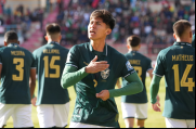 Miguel Terceros celebra su gol ante Chile. El volante ofensivo nacional fue la figura del partido. Foto. APG
