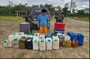 Intervienen vehículo con bidones de gasolina en operativo de control en El Chore