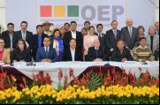 Autoridades de los órganos Legislativo, Electoral y Ejecutivo en una reunión por las elecciones generales